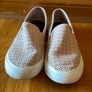 Pink sperry shoes